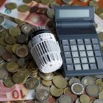 Kontrola kosztów ogrzewania - kontrola grzejnika za pomocą pieniędzy