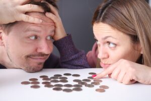 Różnica między kosztem a wydatkiem – jak poprawnie rozumieć te pojęcia