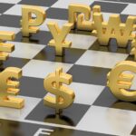 Koncepcja pieniądza: symbole walutowe na szachownicy 3D