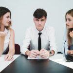 Koncepcja jury pracy zespołowej konferencji biznesowej. omówienie biznesplanu. spotkanie profesjonalistów