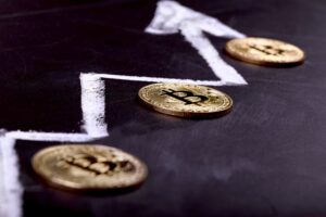 Historia kryptowalut – od Bitcoina po rozwój altcoinów